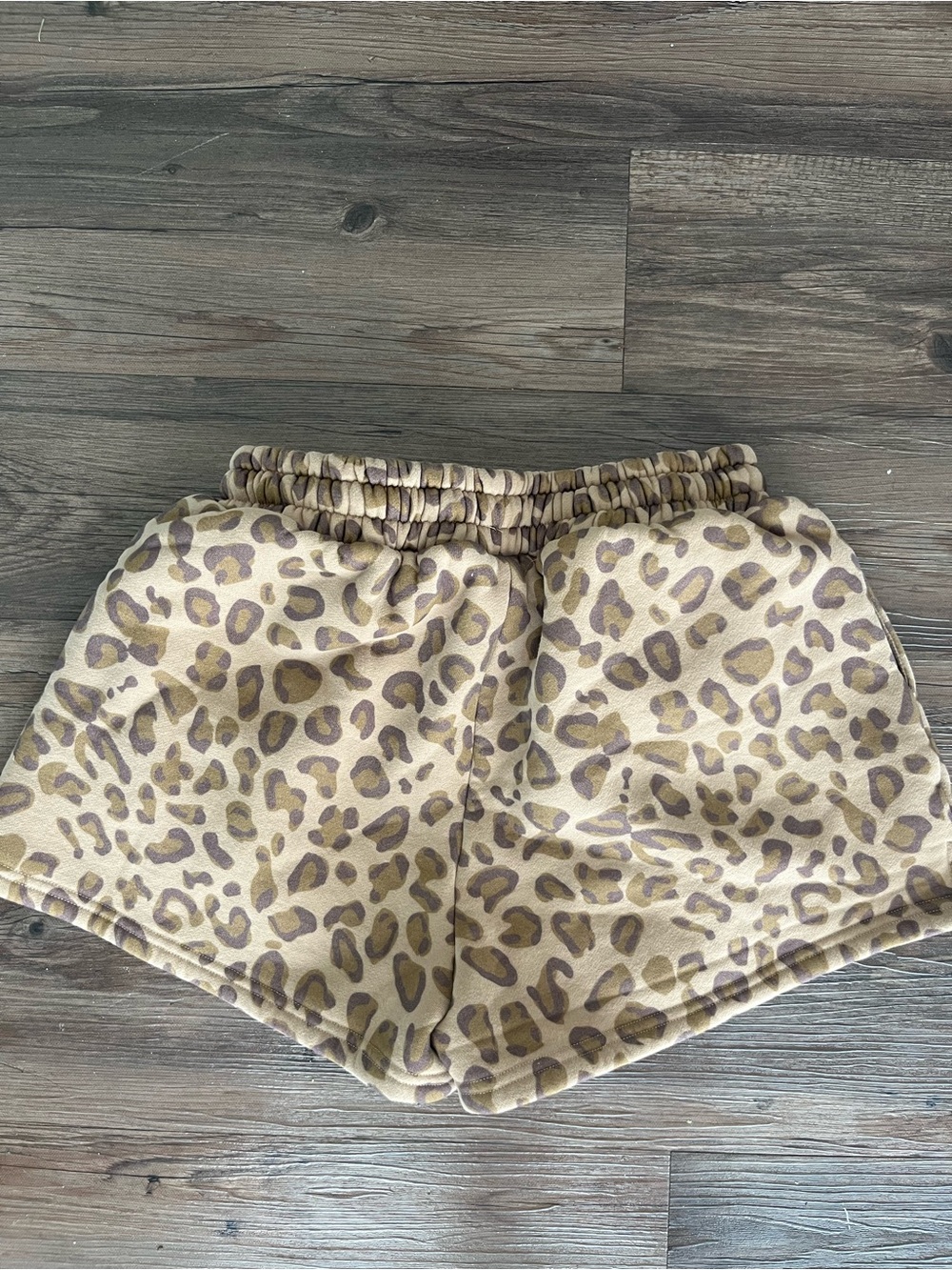 Comfrt Animal Print Fleece Lined Lounge Shorts Size Medium Athleisure Earth - Picture 3 of 7